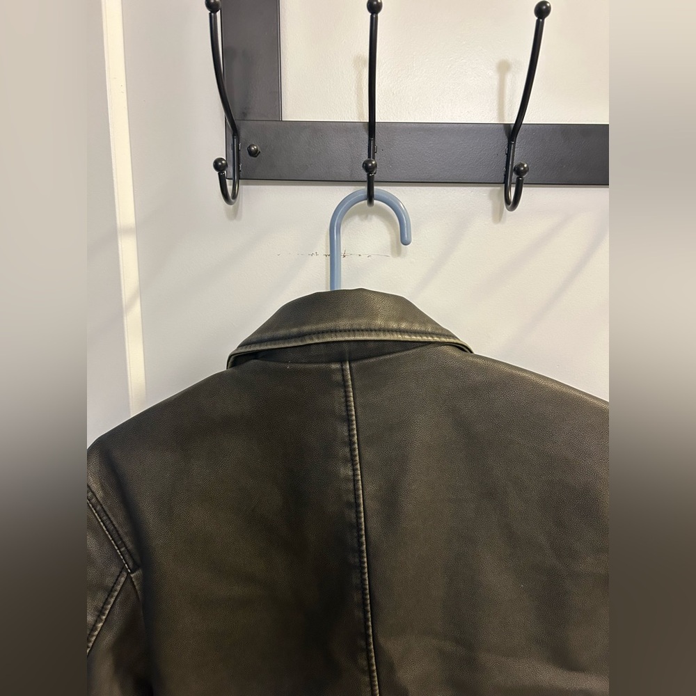NWT T Tahari Faux Leather Cropped Jacket - Picture 10 of 11